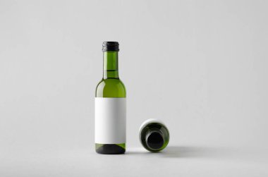 Şarap çeyrek / Mini Mock-Up-iki şişe şişe. Boş etiket