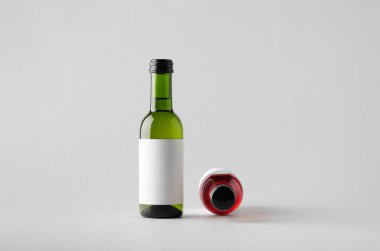 Şarap çeyrek / Mini Mock-Up-iki şişe şişe. Boş etiket