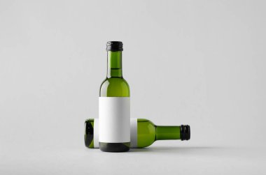 Şarap çeyrek / Mini Mock-Up-iki şişe şişe. Boş etiket