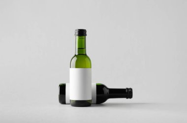Şarap çeyrek / Mini Mock-Up-iki şişe şişe. Boş etiket