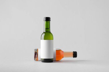 Şarap çeyrek / Mini Mock-Up-iki şişe şişe. Boş etiket
