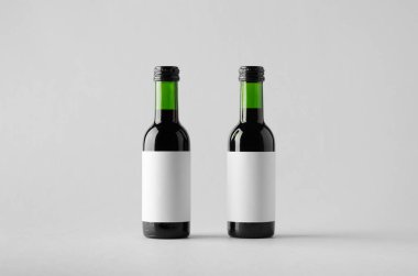 Şarap çeyrek / Mini Mock-Up-iki şişe şişe. Boş etiket