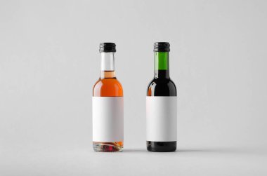 Şarap çeyrek / Mini Mock-Up-iki şişe şişe. Boş etiket