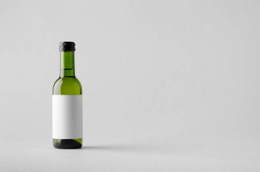 Şarap çeyrek / Mini şişe Mock-Up. Boş etiket