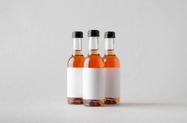 Şarap çeyrek / Mini Mock-Up-üç şişe şişe. Boş etiket