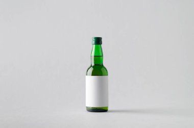 Minyatür ruhları / içki şişesi Mock-Up-boş etiket