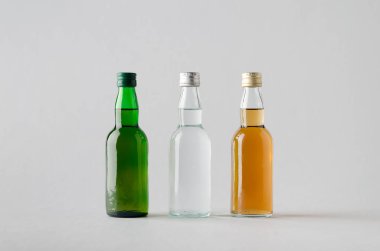 Minyatür ruhları / şişe Mock-Up-üç şişe içki