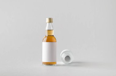 Minyatür ruhları / şişe Mock-Up-iki şişe içki. Boş etiket