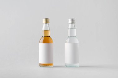 Minyatür ruhları / şişe Mock-Up-iki şişe içki. Boş etiket