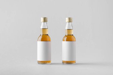 Minyatür ruhları / şişe Mock-Up-iki şişe içki. Boş etiket