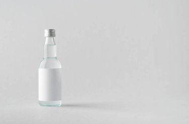 Minyatür ruhları / içki şişesi Mock-Up-boş etiket
