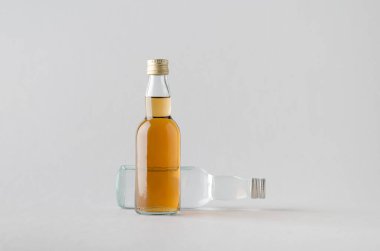 Minyatür ruhları / şişe Mock-Up-iki şişe içki