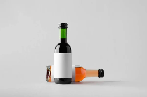Vin Kvartalet Mini Flaska Mock Två Flaskor Tom Etikett — Stockfoto