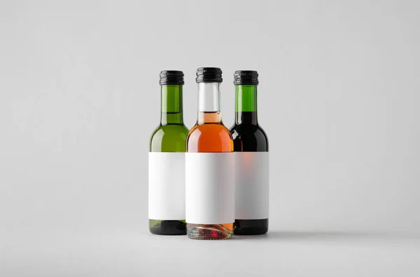 Wine Quarter Mini Bottle Mock Três Garrafas Etiqueta Branco — Fotografia de Stock