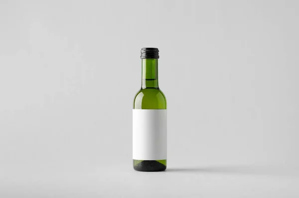 Wine Quarter Mini Bottle Mock Etiqueta Branco — Fotografia de Stock