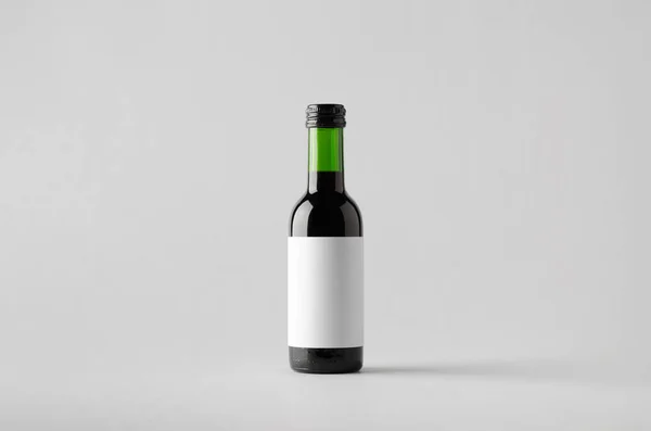 Şarap Çeyrek Mini Şişe Mock Boş Etiket — Stok fotoğraf