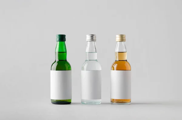 Miniatyr Sprit Vätska Flaska Mock Tre Flaskor Tom Etikett — Stockfoto