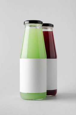 Şişe Mock-Up-iki şişe suyu. Boş etiket