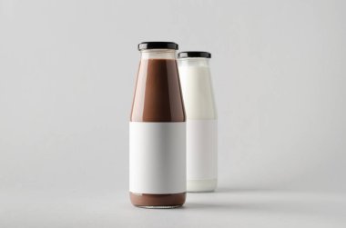 Süt şişesi Mock-Up-iki şişe. Boş etiket