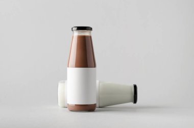 Süt şişesi Mock-Up-iki şişe. Boş etiket