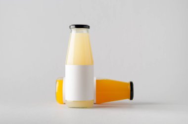 Şişe Mock-Up-iki şişe suyu. Boş etiket