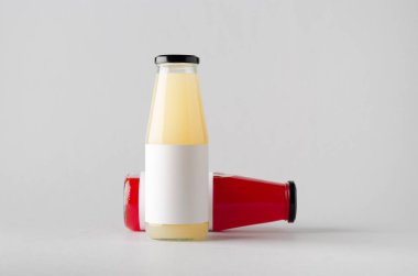 Şişe Mock-Up-iki şişe suyu. Boş etiket