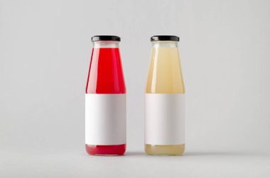 Şişe Mock-Up-iki şişe suyu. Boş etiket