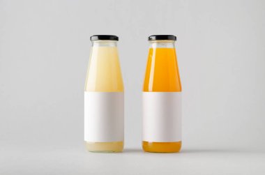 Şişe Mock-Up-iki şişe suyu. Boş etiket