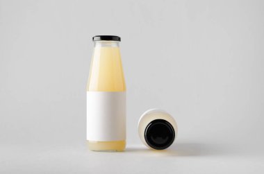 Şişe Mock-Up-iki şişe suyu. Boş etiket