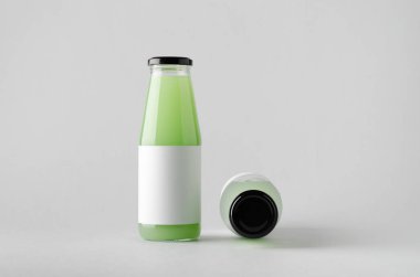 Şişe Mock-Up-iki şişe suyu. Boş etiket