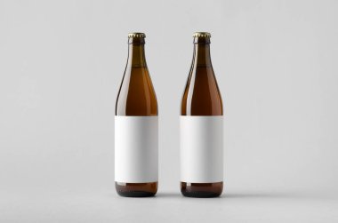 Bira şişe Mock-Up-iki şişe. Boş etiket