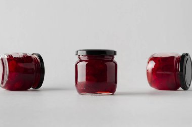 Kiraz reçel kavanoz Mock-Up-üç kavanoz