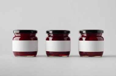 Çilek reçeli kavanoz Mock-Up-üç kavanoz. Boş etiket