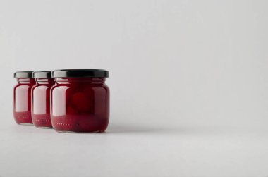 Çilek reçeli kavanoz Mock-Up-üç kavanoz