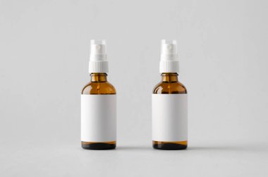 Amber sprey şişe Mock-Up-iki şişe. Boş etiket