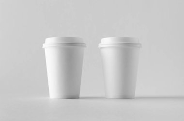 12 oz. beyaz kahve kağıt Kupası mock-up kapaklı.