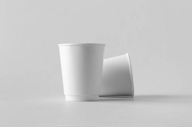 8 oz. beyaz çift duvar kahve kağıt Kupası mock-up kapağı olmadan.