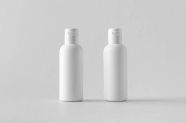 Beyaz plastik kozmetik losyonu şişesi mock-up kapaklı.