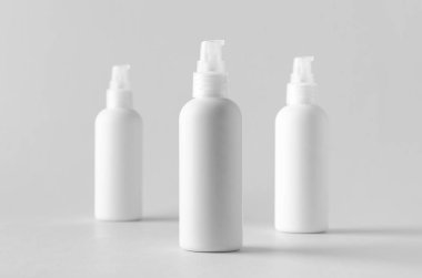 Beyaz plastik kozmetik köpük pompa şişe mock-up.