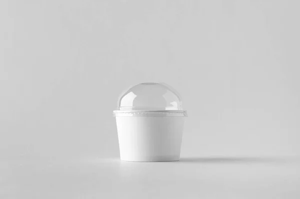 白いアイスクリーム紙カップ モックアップとプラスチック製のふた — ストック写真