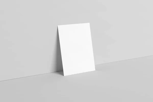 フライヤー ポストカード 招待モックアップ 壁の背景 イラストレーション — ストック写真