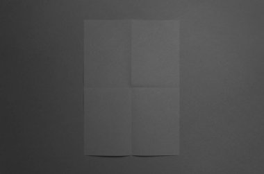 Siyah A3 Poster Mock-Up - buruşuk