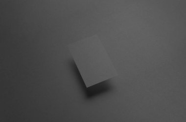 Siyah kartvizit Mock-Up (85x55mm)