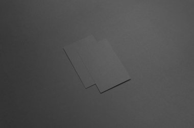 Siyah kartvizit Mock-Up (85x55mm) - iki örtüşen kart