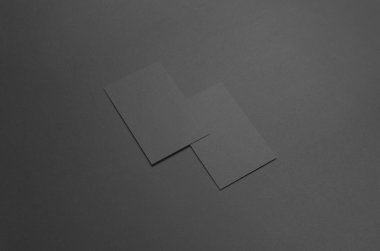 Siyah kartvizit Mock-Up (85x55mm) - iki örtüşen kart