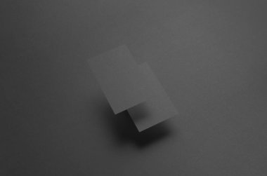 Siyah kartvizit Mock-Up (85x55mm) - iki kartları örtüşen yüzen