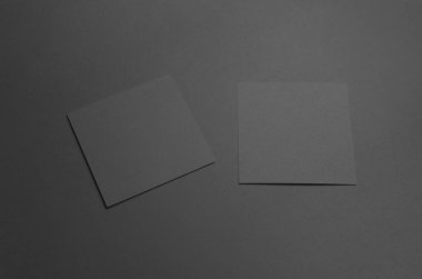 Siyah kare el ilanı / davet Mock-Up-iki el ilanları