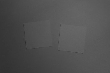 Siyah kare el ilanı / davet Mock-Up-iki el ilanları