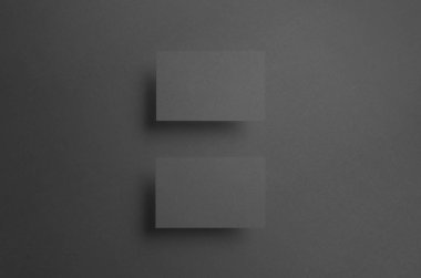 Siyah kartvizit Mock-Up (85x55mm) - iki yüzen kart