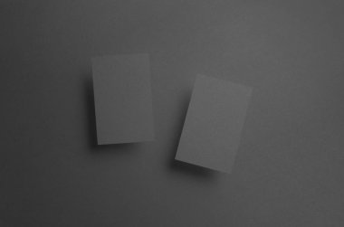 Siyah kartvizit Mock-Up (85x55mm) - iki yüzen kart